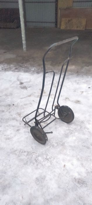 Тележка для перевозки грузов.