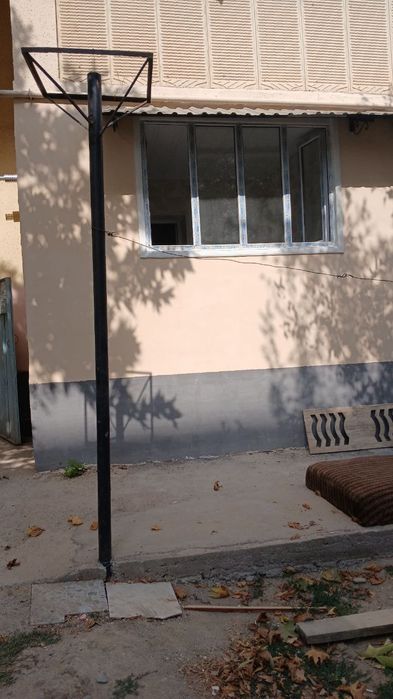 Янгиюль. 2 х ком в 3 х ком. Евро ремонт. 1/2 кирпич не торец. Бал. 2*6