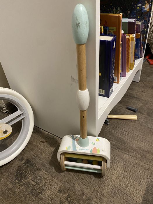 Дървена играчка за бутане