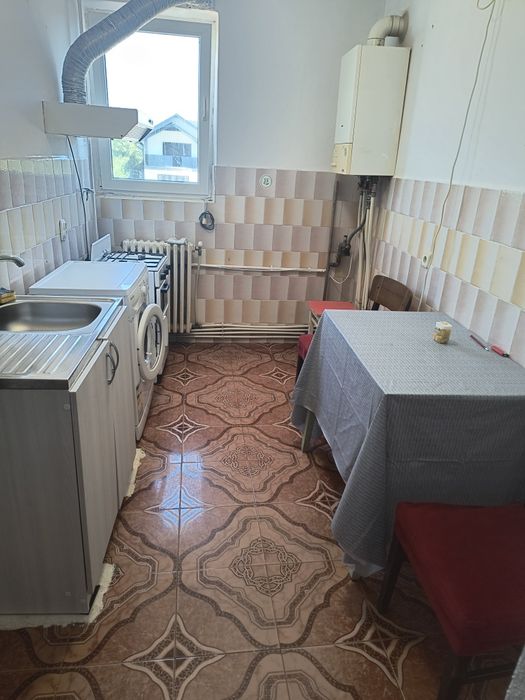 Vând apartament cu 2 camere/Scornicesti/str.Pompierilor