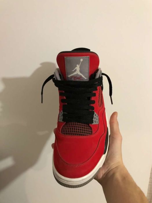 Vând/schimb Jordan 4 toro bravo