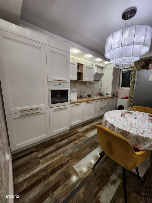 Apartament de 3 camere, 70 mp, Razoare (VIVO)