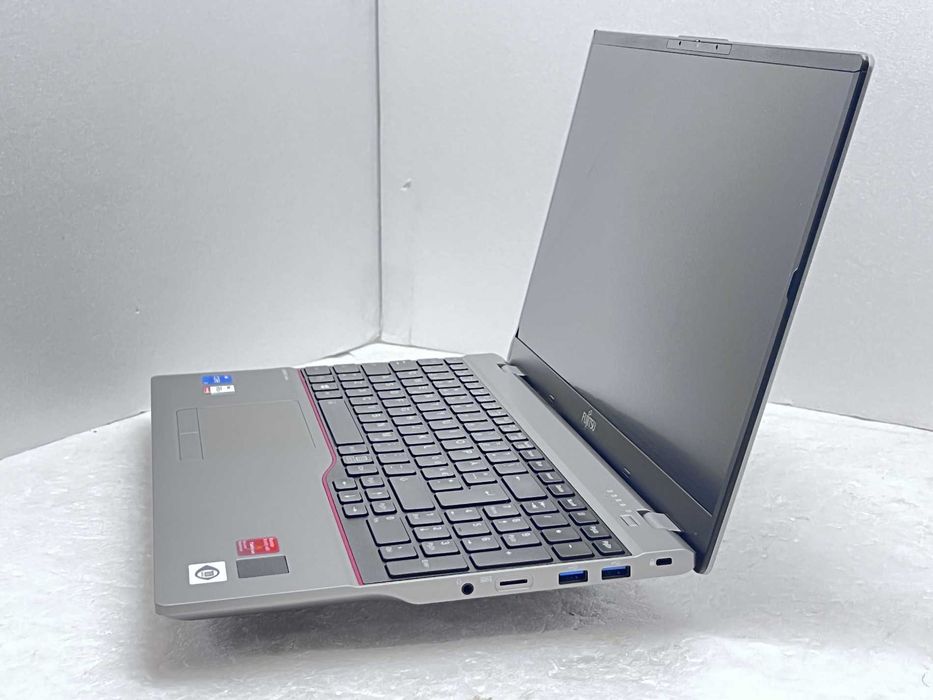 Реновиран лаптоп Fujitsu LIFEBOOK U7511 i5-1135G7 16GB 510GB