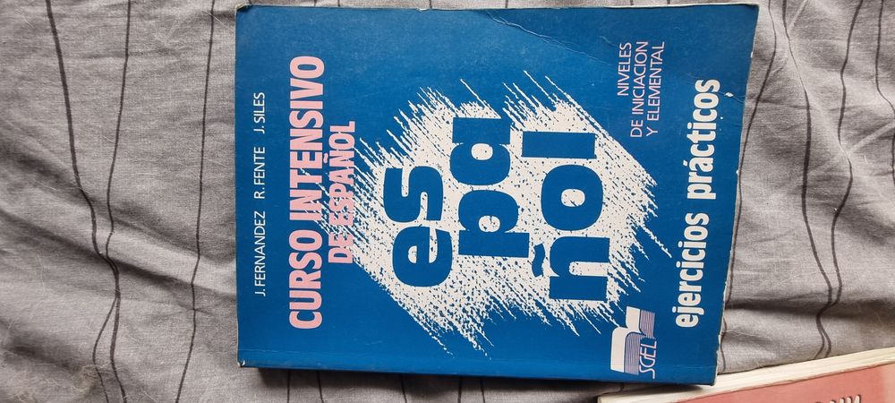 Учебници и тетрадки по испански език