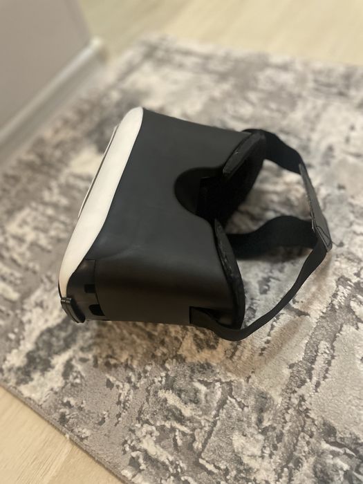 Căști VR cu manetă