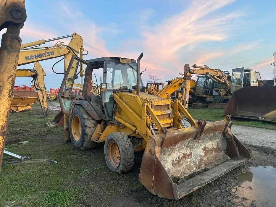 Dezmembrez  buldoexcavator Case 580K - piese de schimb Case