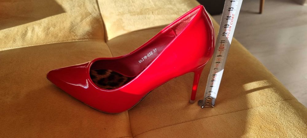 Червени обувки на висок ток Tendenz