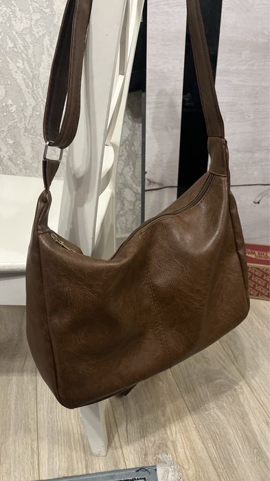 Сумка женская цвета поноса