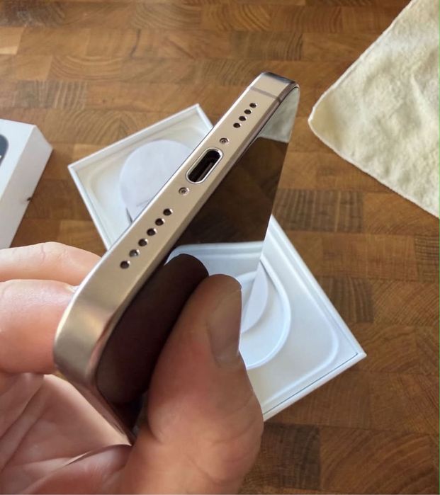 Iphone 16 pro max 256 gb Desert Titanium Nou 23 Cicluri de incarcare Baterie 100%