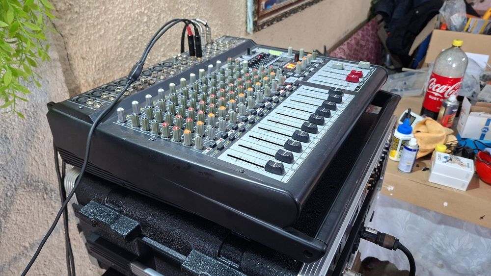 Vând pmp 4000 behringer citiți bine descriera