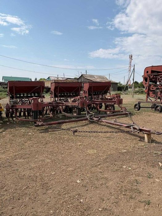 Продается трактор Т-4, в комплекте с сеялками