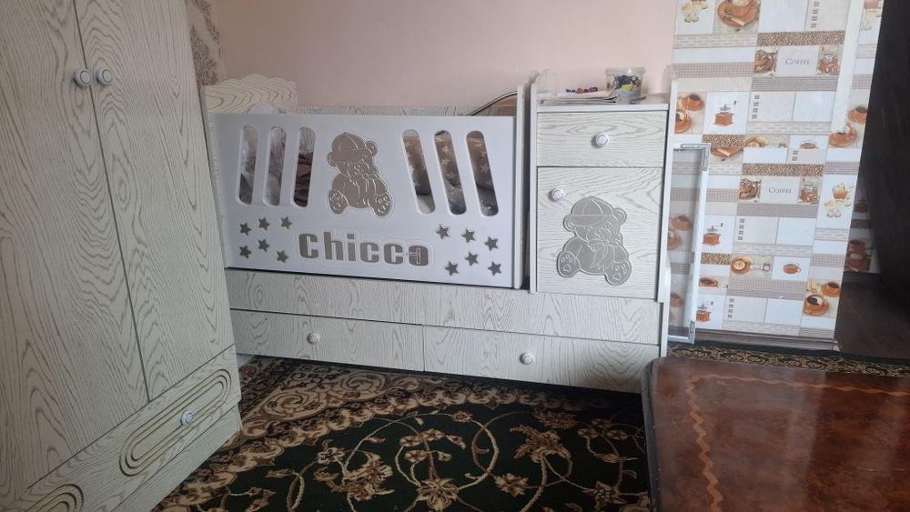 В хорошем качестве и состоянии продаеться детский кровать и шкаф.