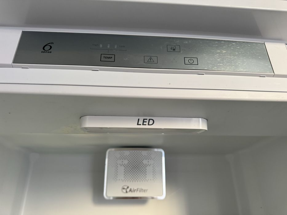 Продам встраеваемый холодильник