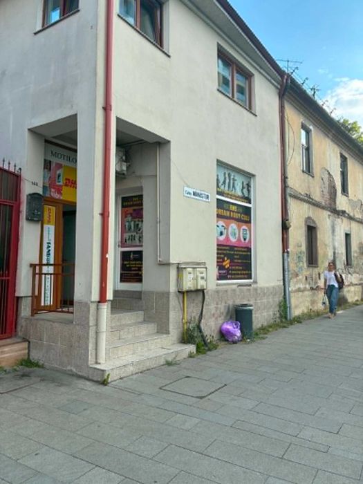P.F . inchiriez spatiu cu vitrina str.Motilor 153-Platinia