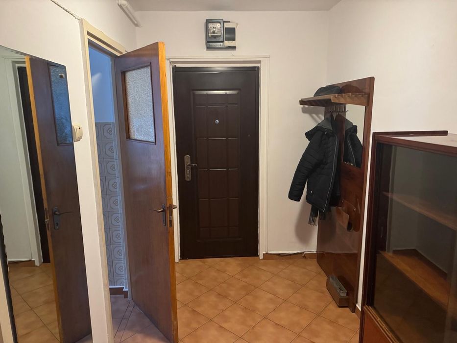 Resedinta/spatiu comercial -pozitie excelenta-metrou 1 decembrie