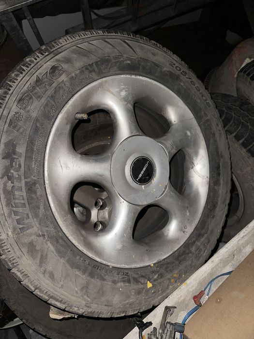 Продам шины с шипами