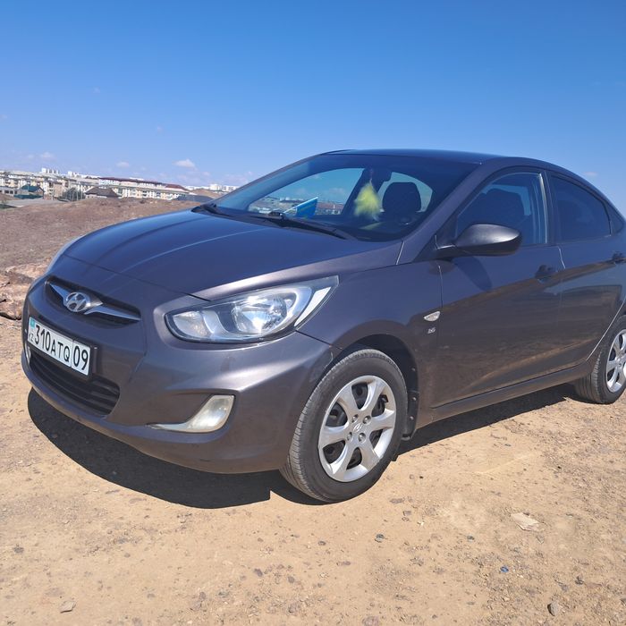 Хундай акцент  2013 год 1,6