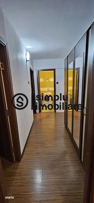3 decomandate, etaj 3/4, centrala, 1 Mai - 400 Euro