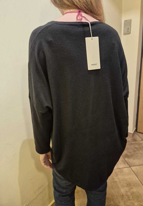 Bluza pulover neagra cu flori argintii