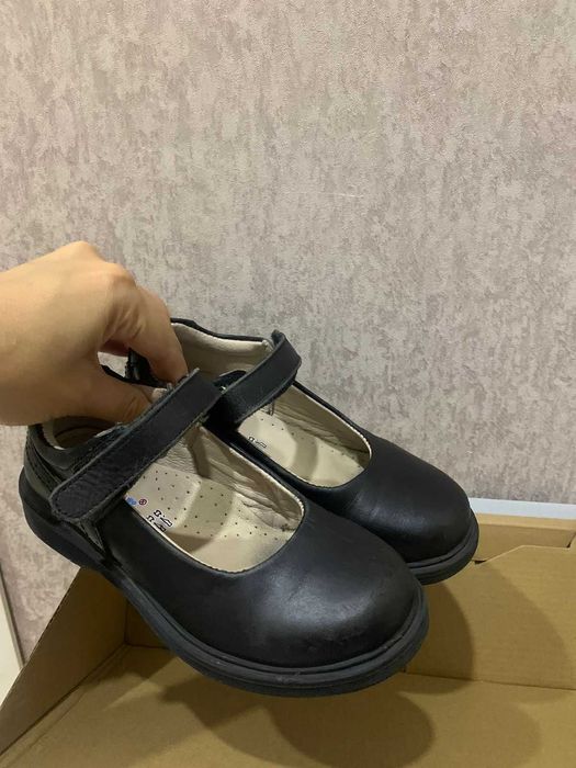 Продаются черные туфли