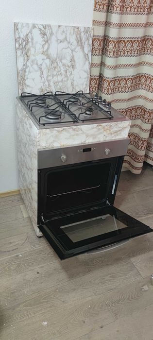 Aragaz cu cuptor electric Whirlpool