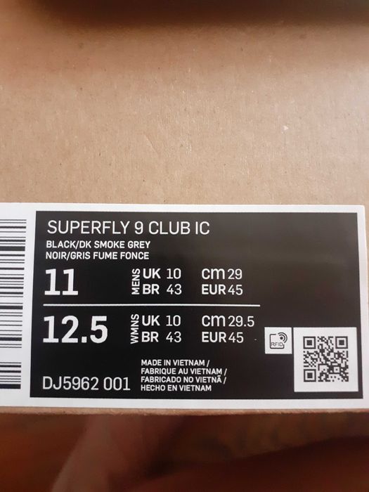 Продавам оригинални футболни обувки Nike MERCURIAL SUPERFLY 9 CLUB IC