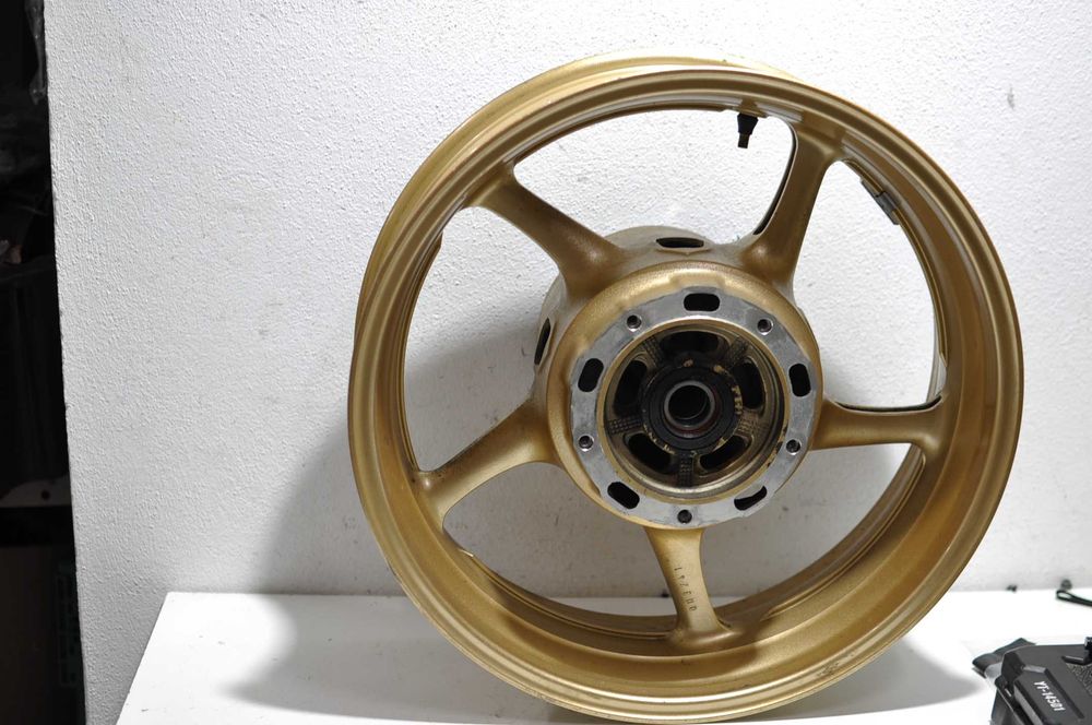 Toba sei stop Yamaha Fz8