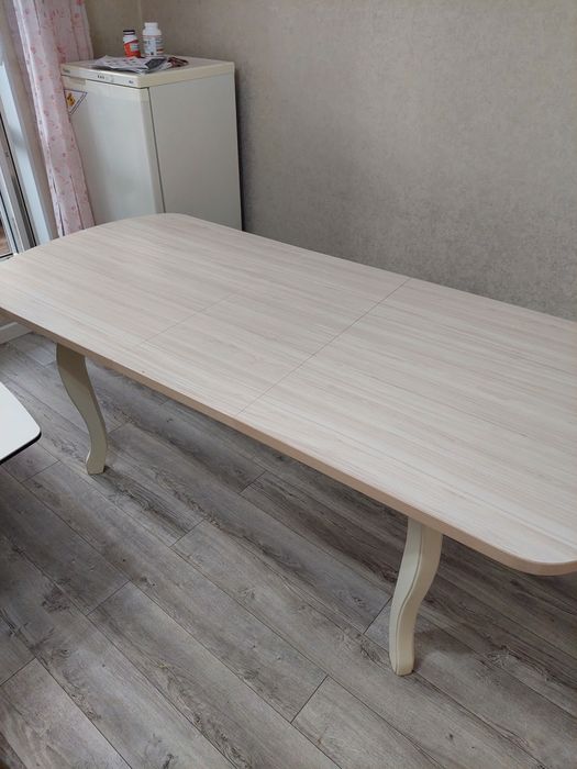 Стол для гостинной/кухни