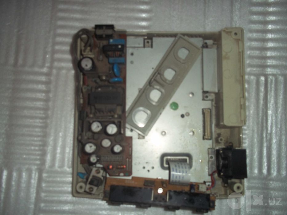 Продаётся Dreamcast на запчасти. Материнка и блок питания рабочие