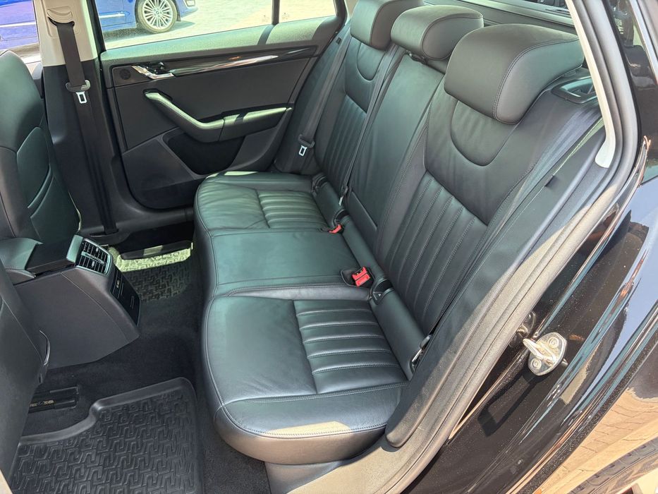 Skoda Octavia 1.6 TDI DSG / GARANTIE 2 ANI / Distronic / Camera / LED / Bord Digital