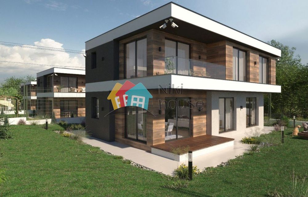 Продава се Къща в с. Звездица, Област Варна - 216 кв.м за 1200 €/кв.м - Снимка #1