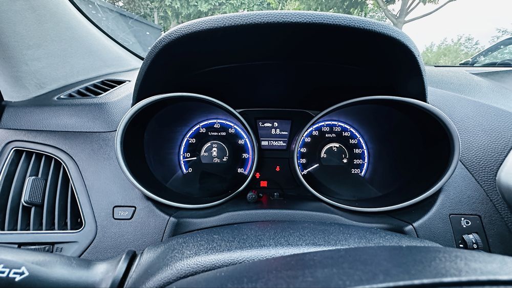 Hyundai ix35 Blue Drive 1.6 benzină | 2012 | 176.000 km | Panoramic | Cameră marșarier
