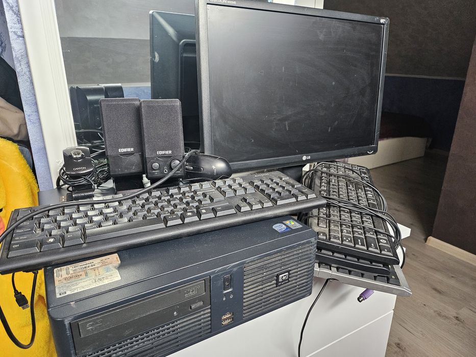 Компютър с монитор LG