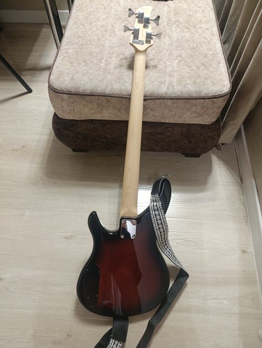 Басс гитара yamaha