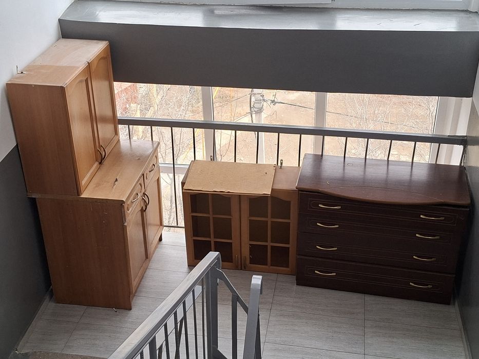 Отдам даром кухонный гарнитур и тумба