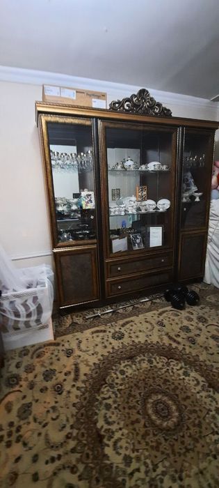 Стенка сотилади. Идишларисиз