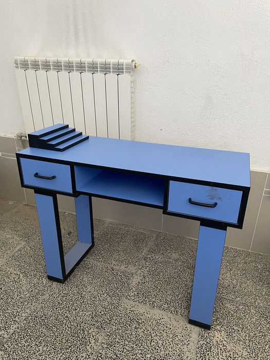 Маникюрный стол