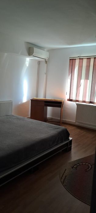 Închiriez apartament