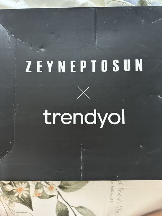 Официална рокля trendyol x zeynep tosun