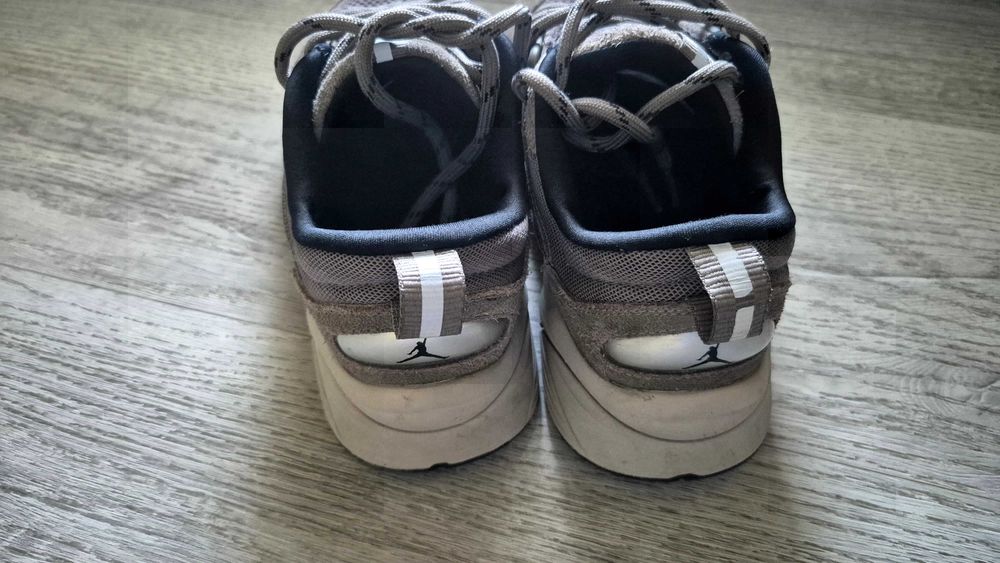 Adidasi Jordan ,