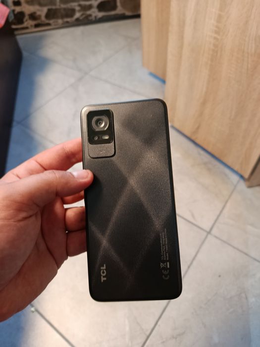 Продава се TCL T506D