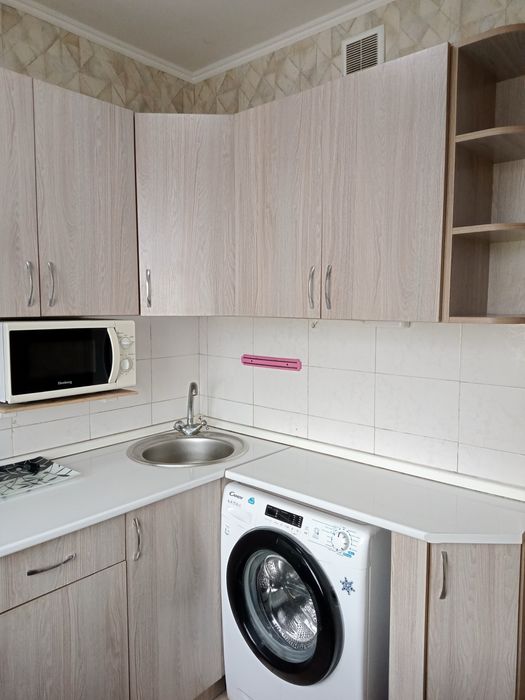 Сдаю - 2-х.ком.кв на 3мкр(Абая)