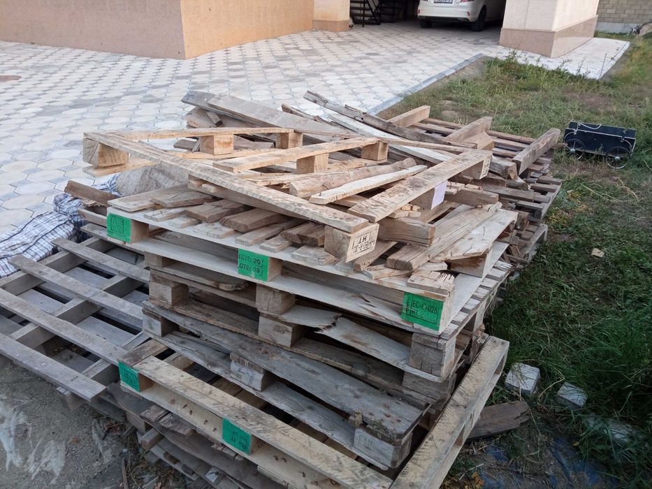 Дрова, сломанные поддоны