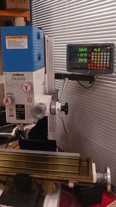 НОВА фреза за метал UNIMARK ZX32GV 1500W ,самоход по Х, цифрова  индикация по трите оси. ER32!