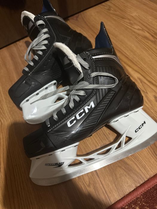 Продавам кънки за свободна пързалка.
