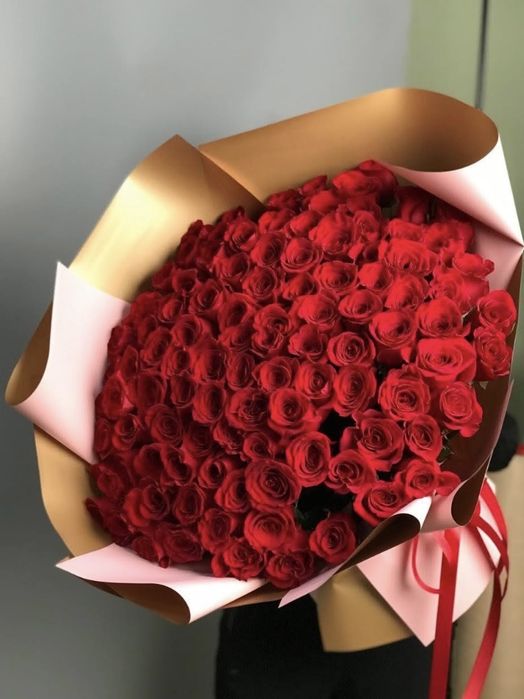 Сделайте подарок женщина на 8 марта