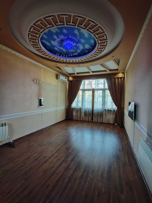 Просторный дом 450 м² с бассейном на Никитина