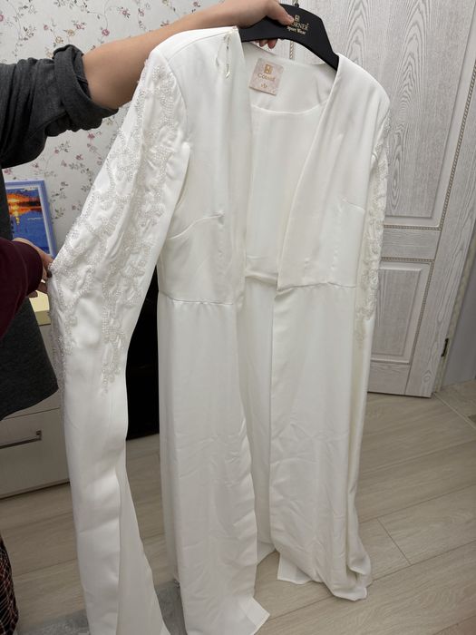 Накидка с вышивкой