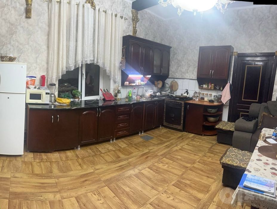 Кухонный гарнитур сотылады холати нормальный.