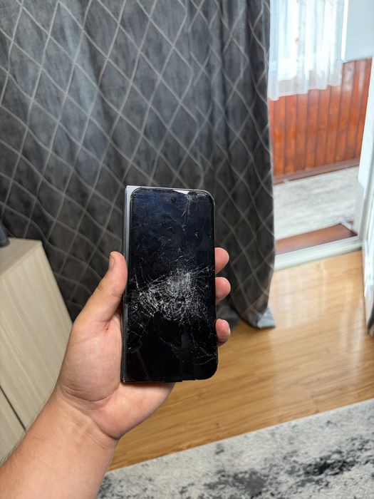 Vand google pixel fold 9 pro pentru piese